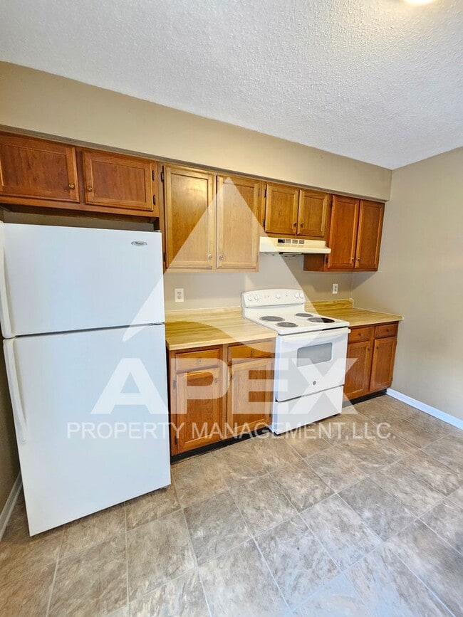 Building Photo - NICE - 2 Bedroom 1.5 Bath Townhouse WEST o...