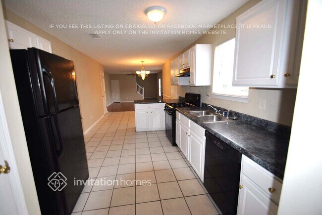 Building Photo - 532 Carriage Walk Ln
