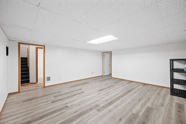 Building Photo - Large Central Valley Duplex - Available Now!
