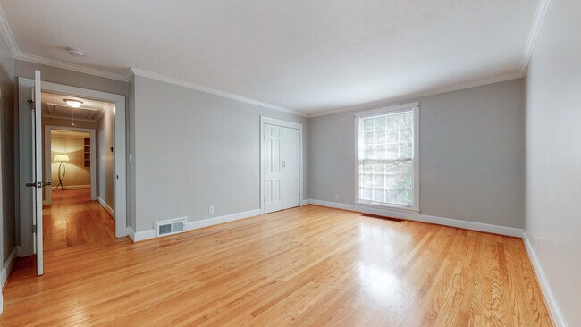 Building Photo - 802 Timber Ln