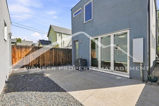 Building Photo - 3625 Mariposa St