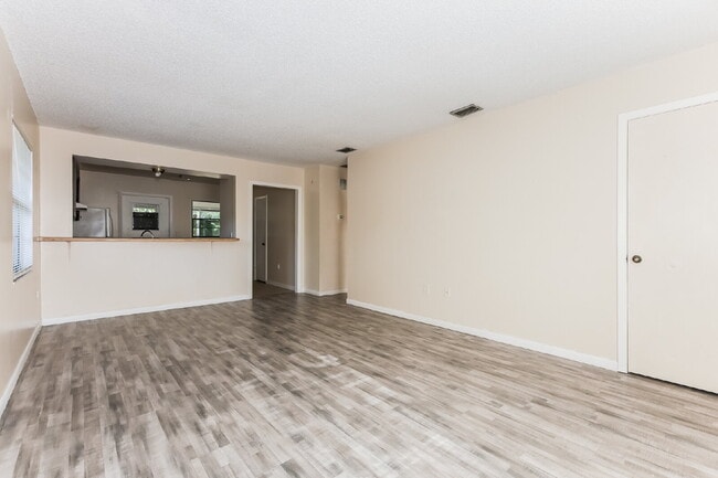 Building Photo - 620 Emerald Ave