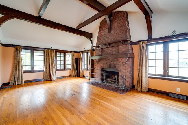 Building Photo - 126 Mahrt Ave