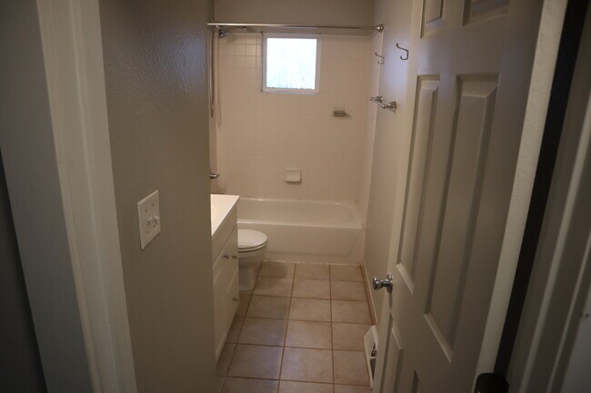 Building Photo - 524 N Impala Dr