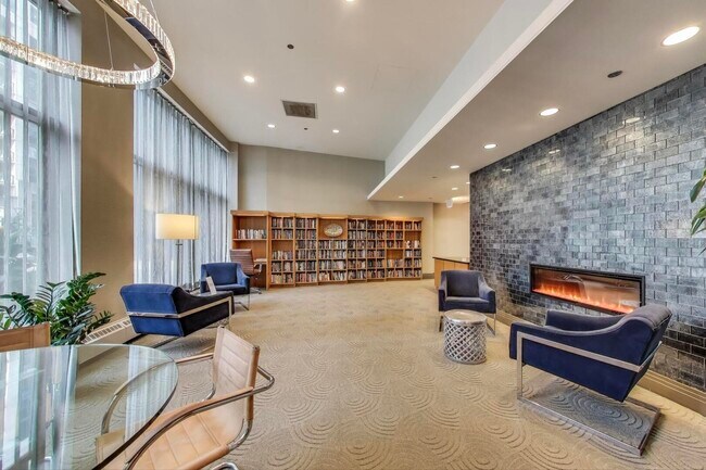 Building Photo - 420 E Waterside Dr