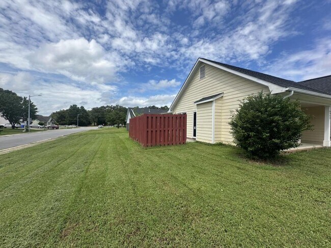 Building Photo - 6342 Foxlake Dr