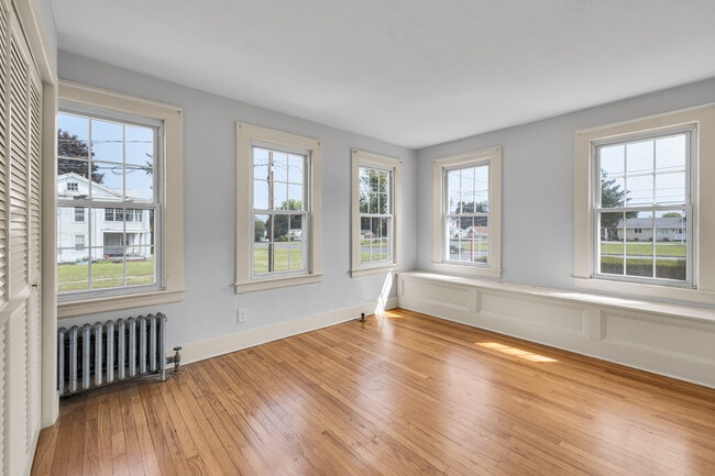 Building Photo - 1070 Enfield St