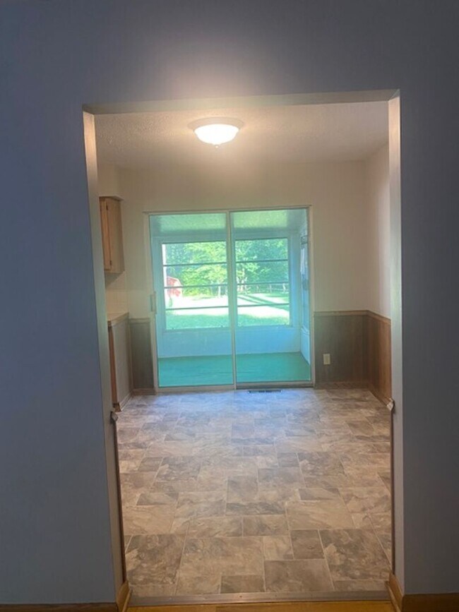 Building Photo - Ranch home with two car garage located on over 1/2 acre