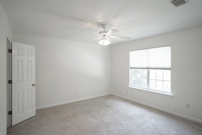Building Photo - 537 Cedar Rock Dr