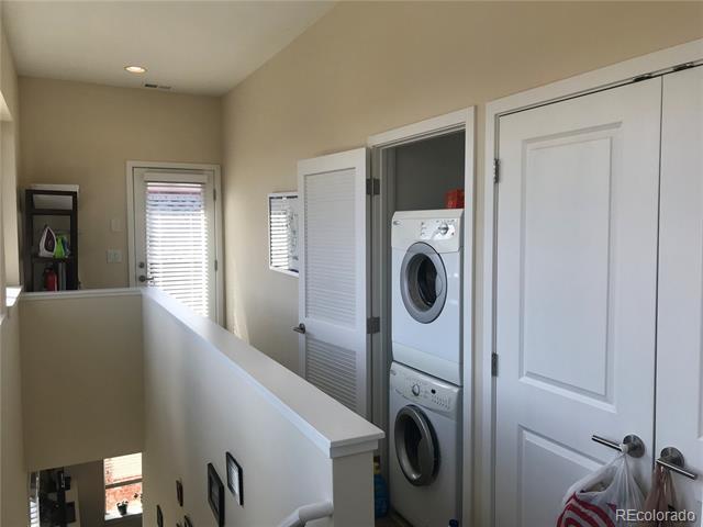 Building Photo - 1883 Vine St