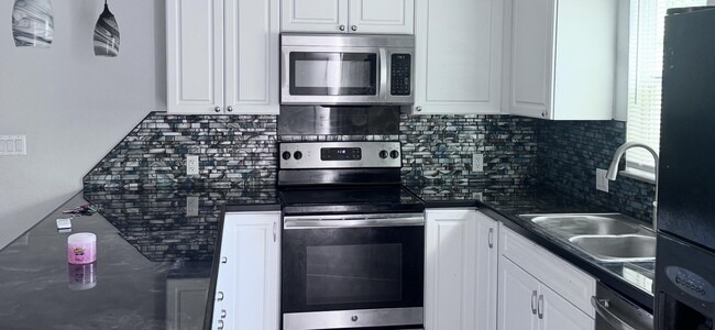 Building Photo - 731 46th St