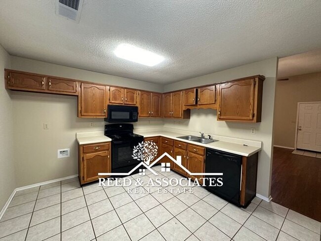 Building Photo - 3 Bedroom w/ fenced yard in Raleigh