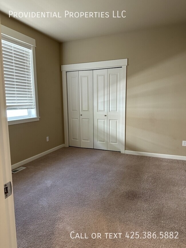 Building Photo - 17020 NE 118th Way