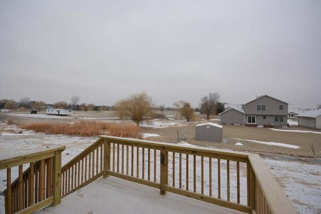 Building Photo - 5447 Rowling Dr