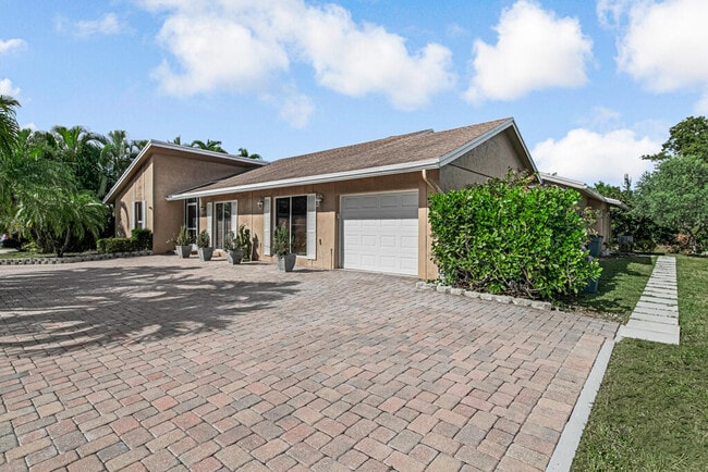 Building Photo - 6255 Timberlakes Way