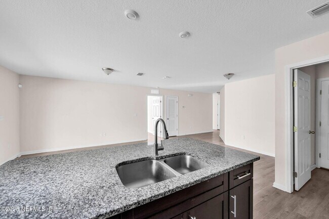 Building Photo - 2603 Lowell Ave