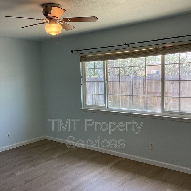 Building Photo - 8724 Halverson Dr