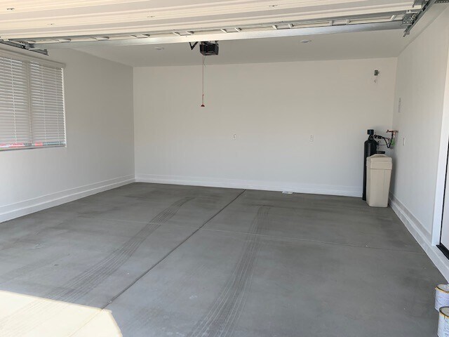 Building Photo - 14577 W Charter Oak Rd