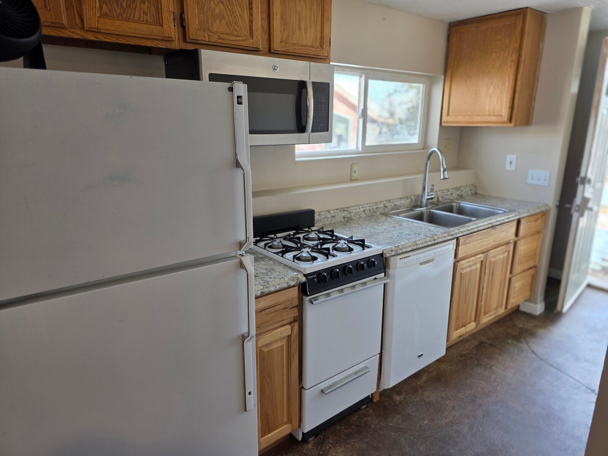 Building Photo - 8827 Gorgoza Dr