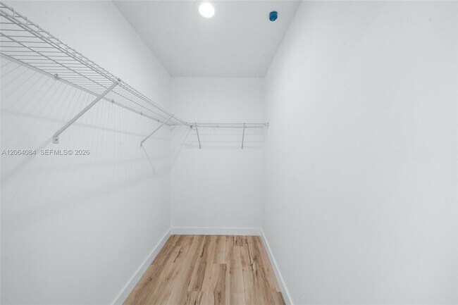 Building Photo - 11 NE 51st St