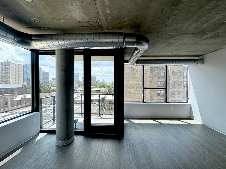 Building Photo - 4539 N Sheridan Rd