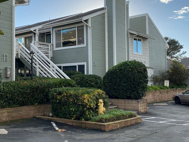 Building Photo - Stunning 3-bedroom, 2-bathroom coastal condo with Modern Custom Upgrades!