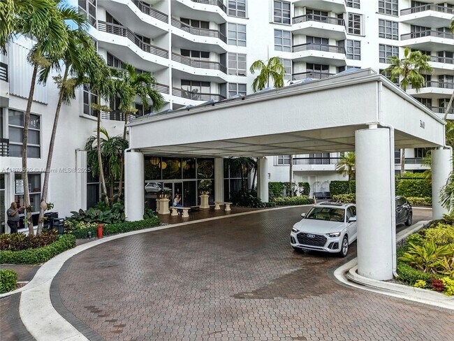 Building Photo - 3600 Mystic Pointe Dr