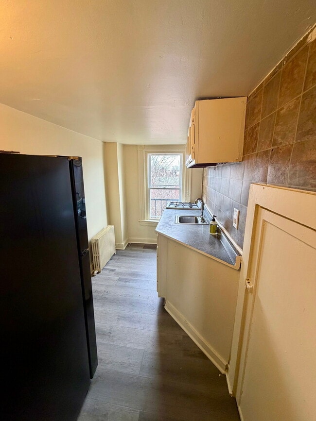 Building Photo - 230 Crystal St