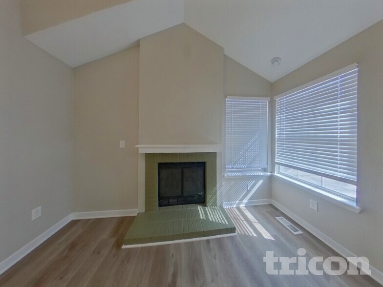 Building Photo - 9227 S Butterwood Ct