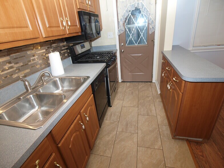Kitchen - 3422 McShane Way