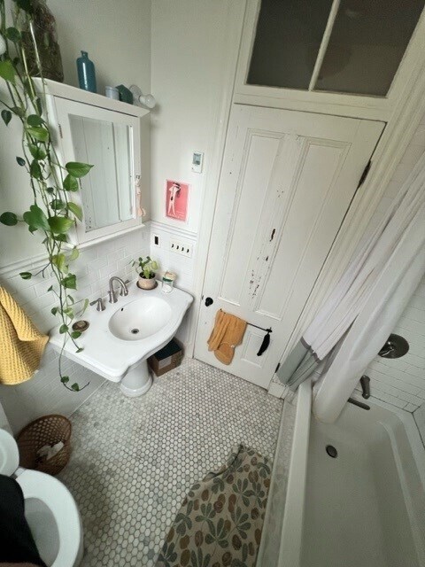 Building Photo - 184 School St