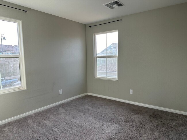 Building Photo - Upgraded, 3 bedroom Inspirada Townhome