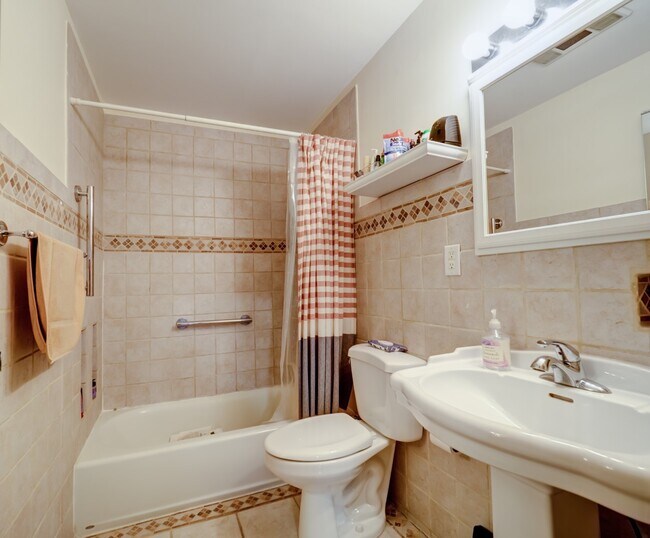 Building Photo - 264 9th St