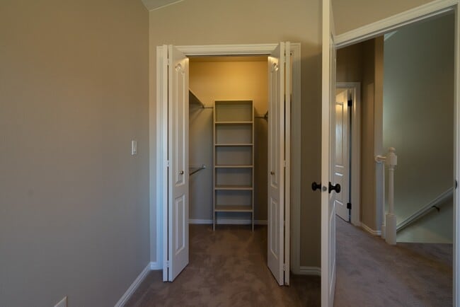 Building Photo - Spacious 6 Bedroom Home with a Balcony!