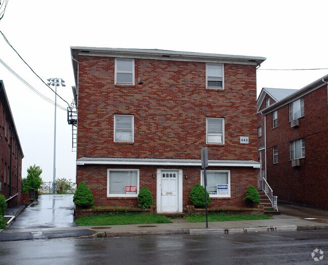 Building Photo - 440 Ridge Rd