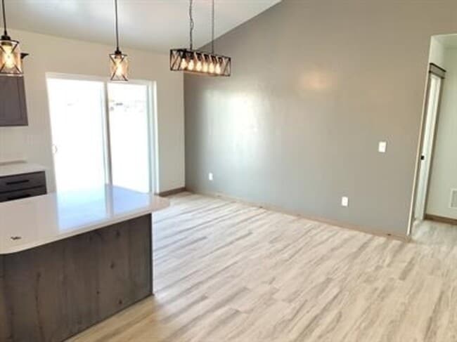 Building Photo - 3915 Swan Rd