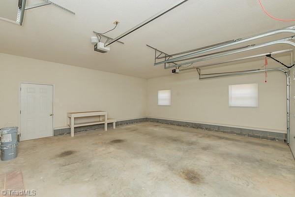 Building Photo - 206 Abbotts Ave