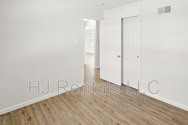 Building Photo - 9632 Cutler Dr