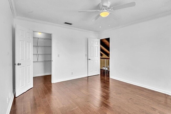 Building Photo - 2438 Southridge Rd