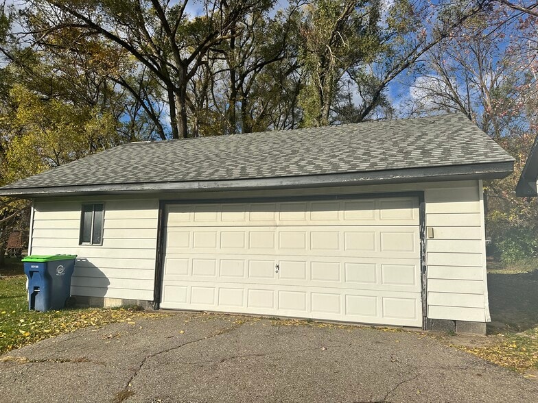 Building Photo - 2631 Tatham Rd