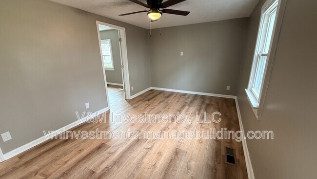 Building Photo - 522 Oak St