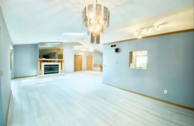 Building Photo - 3121 Carefree Dr