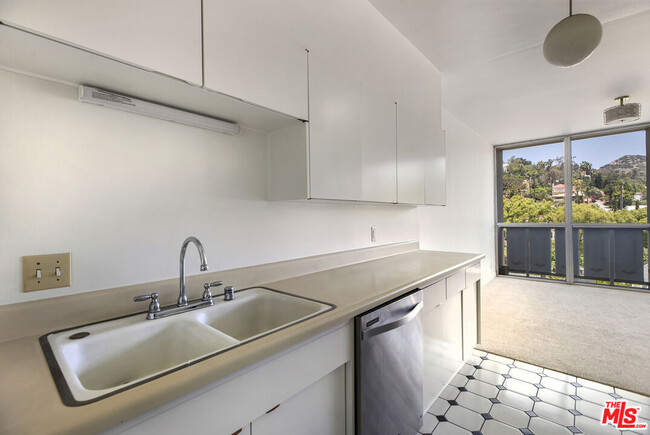 Building Photo - 4455 Los Feliz Blvd