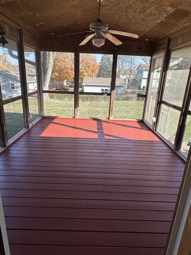 Building Photo - 3207 90th St