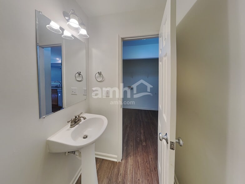 Building Photo - 3709 Pinkham Way