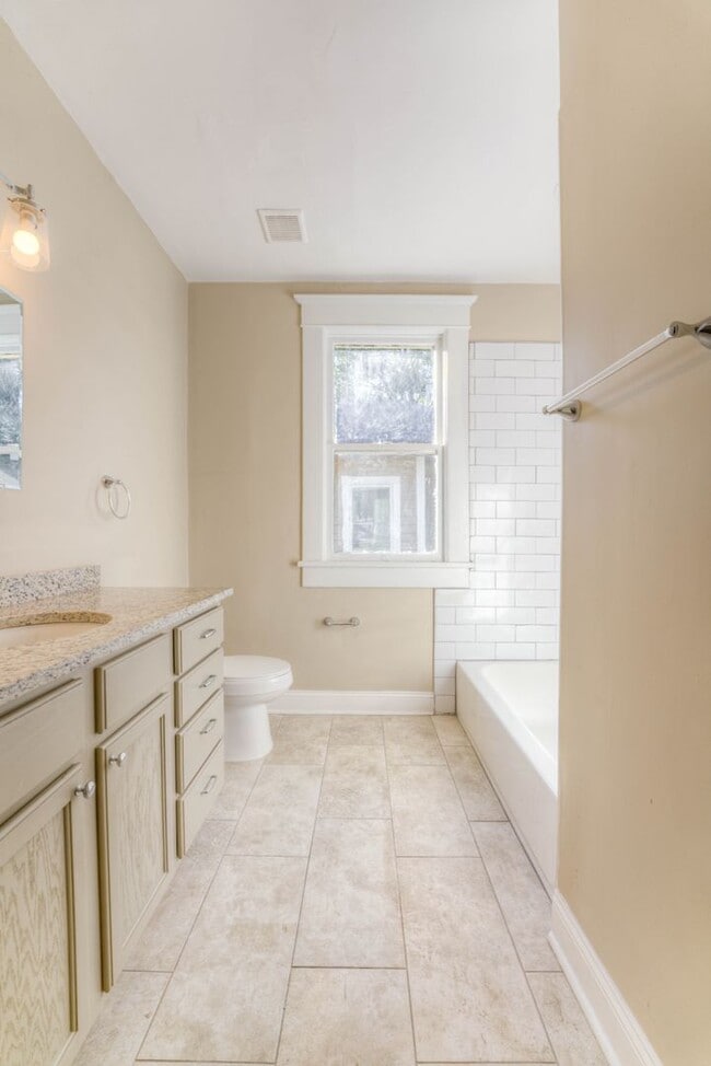 Building Photo - Crosstown home - rent reduced plus 1/2 off...