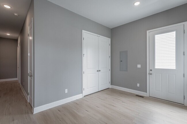 Building Photo - Modern 4 Bedroom Home in Southside