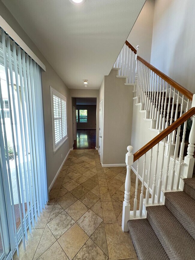 Building Photo - 5 bed 3 Bath In Danvilles Monterosso