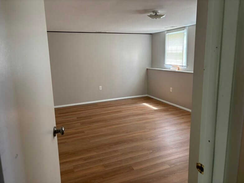 Building Photo - 11 Woodland Ct
