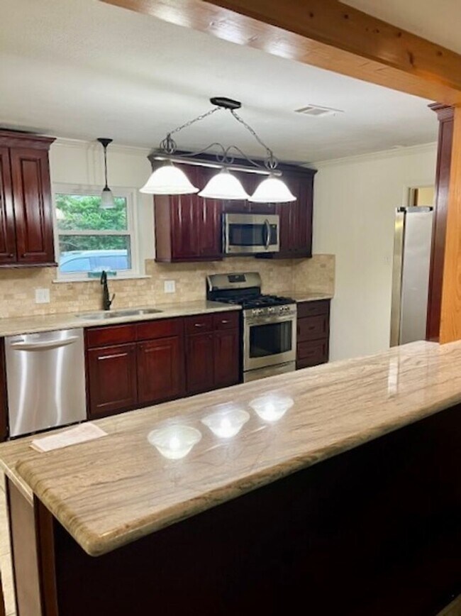 Building Photo - Beautiful 4 bed home in Excellent Location, in City of St. George minutes from new Woman's Hospital